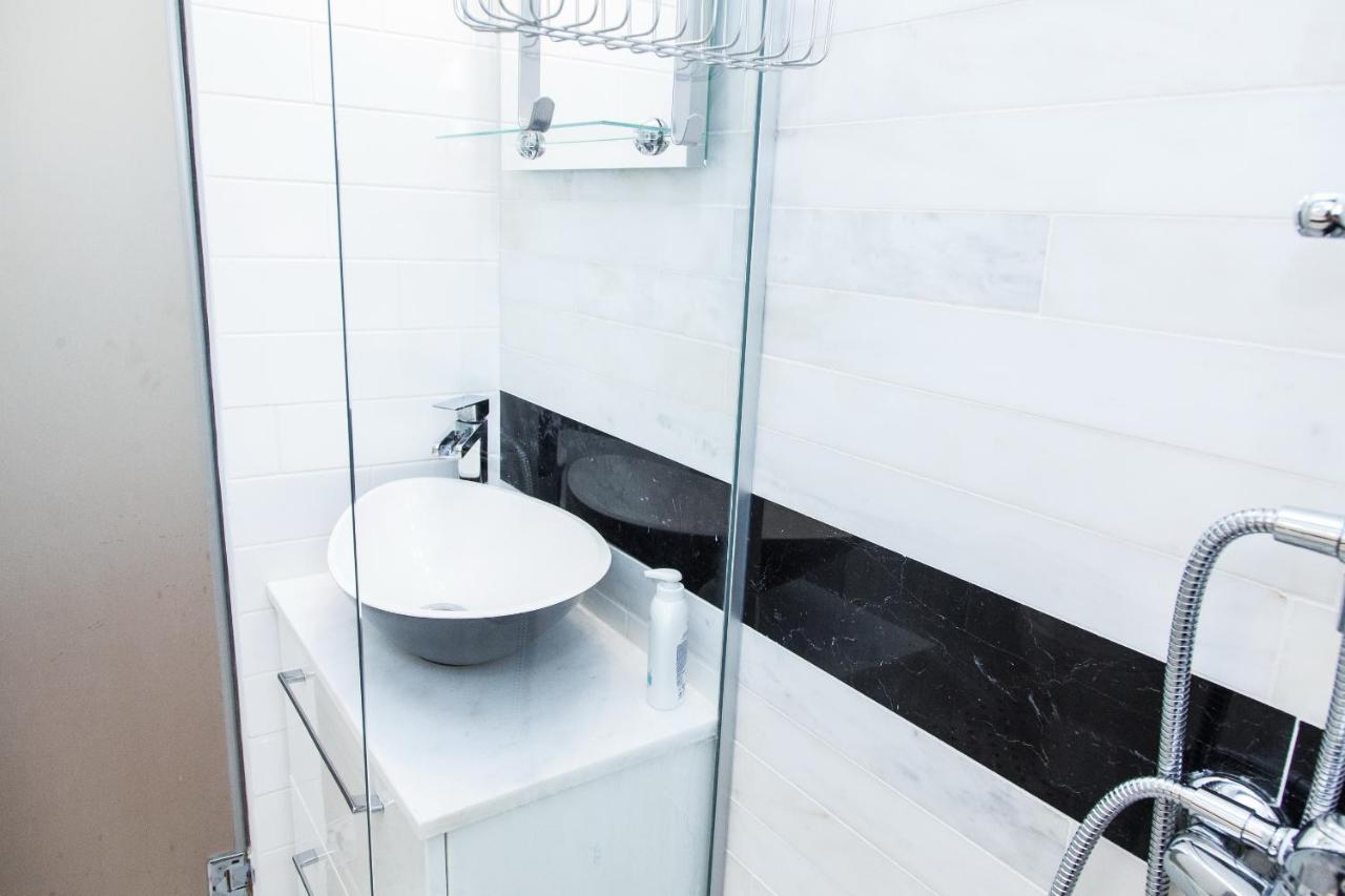 Ferienwohnung Gorgeous Penthouse With Private Jacuzzi And Amazing View! Athen Exterior foto